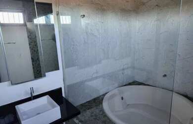 Imagem: A casa possui 5 Dormitórios, 5 Banheiros, 5 Vagas na garagem