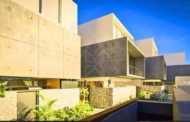 Imagem: A casa em condomínio possui 5 Dormitórios, 5 Banheiros, 4