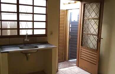 Imagem: A casa para alugar possui 1 Dormitório e está localizado em