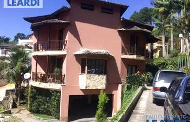 Imagem: A casa em condomínio possui 5 Dormitórios, 3 Banheiros, 4