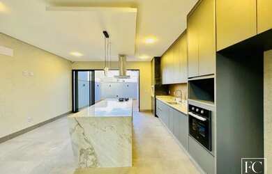 Imagem 8: Com uma fachada de tirar o fôlego, essa linda casa no Village Damha Rio...