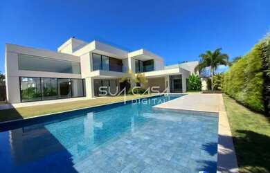 Imagem: A casa em condomínio possui 5 Dormitórios, 5 Banheiros, 5