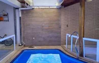 Imagem: A casa possui 3 Dormitórios, 3 Banheiros, 2 Vagas na garagem