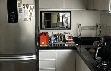 Imagem: O apartamento possui 3 Dormitórios, 1 Banheiro, 1 Vaga na garagem