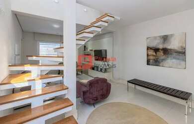 Imagem: A casa possui 3 Dormitórios, 4 Banheiros, 2 Vagas na garagem