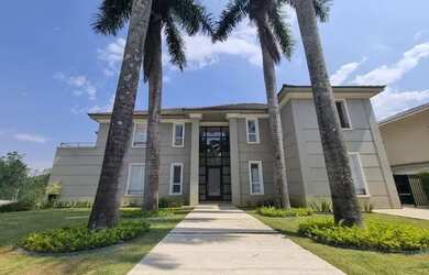 Imagem: A casa em condomínio possui 5 Dormitórios, 5 Banheiros, 5