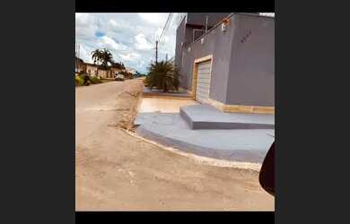 Imagem: A casa possui 3 Dormitórios, 3 Banheiros, 2 Vagas na garagem