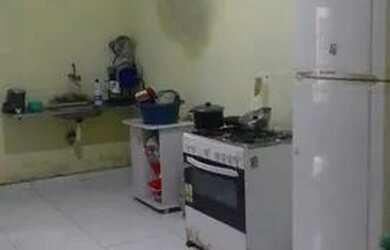 Imagem: A casa possui 3 Dormitórios, 2 Banheiros, 1 Vaga na garagem