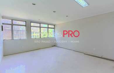 Imagem: O depósito possui 2 Vagas na garagem, 195m² de Área e está