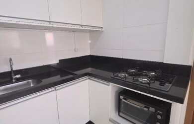 Imagem: O apartamento possui 1 Dormitório, 1 Banheiro, 1 Vaga na garagem