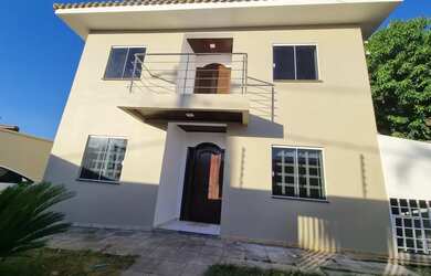 Imagem: A casa possui 4 Dormitórios, 5 Banheiros, 5 Vagas na garagem