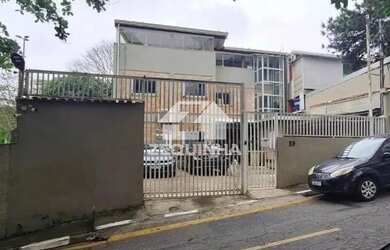 Imagem: O depósito possui 5 Vagas na garagem e 315m² de Área e está