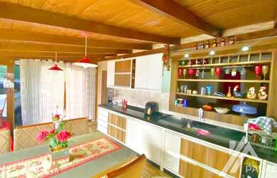 Imagem 5: Venda casa com piscina e salas comerciais locadas no Sambaqui em Imbituba...