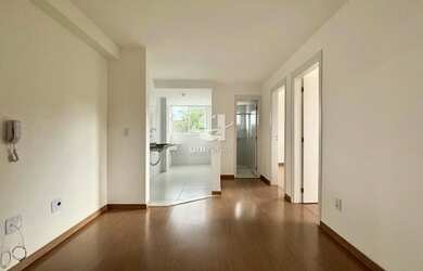 Imagem: O apartamento possui 2 Dormitórios, 1 Banheiro, 1 Vaga na garagem