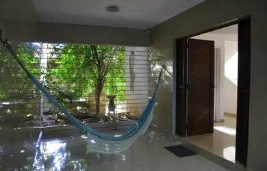 Imagem: A casa possui 4 Dormitórios, 2 Banheiros, 1 Vaga na garagem