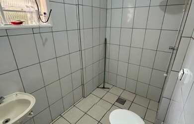 Imagem 10: C515 - Casa com três dormitórios sendo um suíte. Garagem para três carros ou mais...