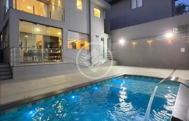 Imagem: A casa em condomínio possui 4 Dormitórios, 4 Banheiros, 5