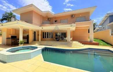 Imagem: A casa em condomínio possui 4 Dormitórios, 5 Banheiros, 5