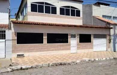 Imagem: A casa possui 5 Dormitórios, 3 Banheiros, 3 Vagas na garagem