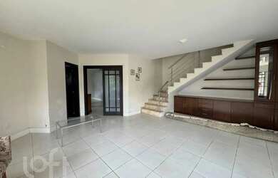 Imagem: A casa possui 3 Dormitórios, 1 Banheiro, 260m² de Área, Imóvel