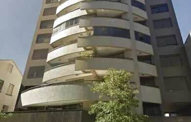 Imagem: O apartamento possui 4 Dormitórios, 1 Banheiro, 2 Vagas na