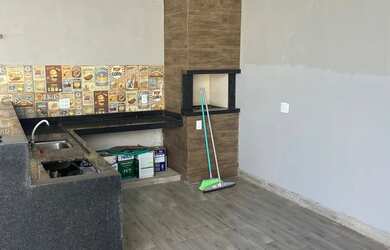 Imagem: A casa possui 2 Dormitórios, 1 Banheiro, 5 Vagas na garagem