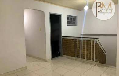 Imagem: A casa possui 4 Dormitórios, 3 Banheiros, 2 Vagas na garagem