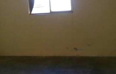 Imagem: A casa possui 2 Dormitórios, 1 Banheiro, 2 Vagas na garagem