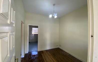 Imagem: A casa possui 3 Dormitórios, 2 Banheiros, 4 Vagas na garagem