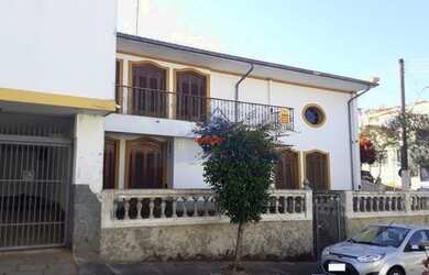 Imagem: A casa possui 4 Dormitórios, 5 Banheiros, 5 Vagas na garagem