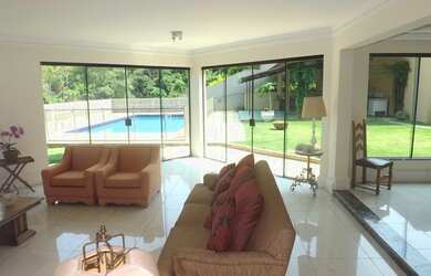 Imagem: A casa em condomínio possui 4 Dormitórios, 5 Banheiros, 5