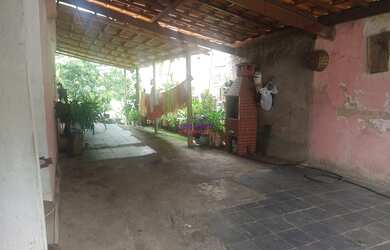 Imagem: A casa possui 3 Dormitórios, 1 Banheiro, 400m² de Área e