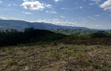 Imagem: O terreno possui 999m² de Área e está localizado em Centro