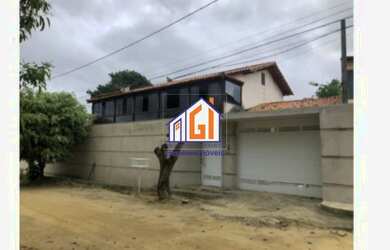 Imagem: A casa possui 3 Dormitórios, 2 Banheiros, 1 Vaga na garagem