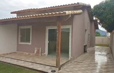 Imagem: A casa possui 2 Dormitórios, 2 Banheiros, 2 Vagas na garagem