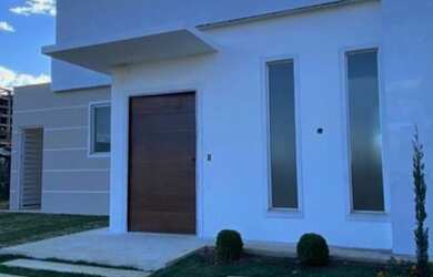 Imagem: A casa em condomínio possui 3 Dormitórios, 2 Banheiros, 2