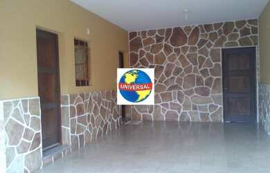 Imagem: A casa possui 3 Dormitórios, 2 Banheiros, 2 Vagas na garagem