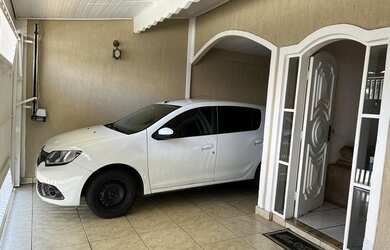 Imagem: A casa possui 4 Dormitórios, 3 Banheiros, 3 Vagas na garagem