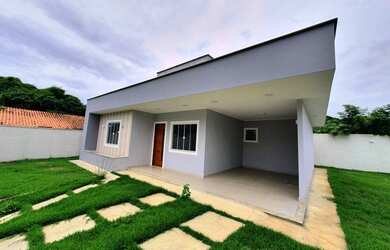 Imagem: A casa possui 2 Dormitórios, 1 Banheiro, 2 Vagas na garagem