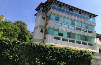 Imagem: O depósito possui 4 Vagas na garagem, 700m² de Área e está