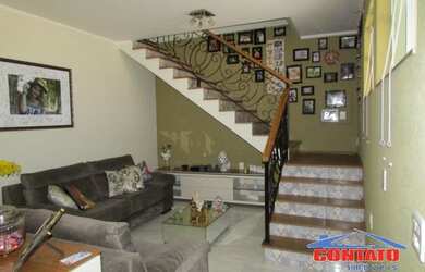 Imagem: A casa possui 3 Dormitórios, 1 Banheiro, 2 Vagas na garagem