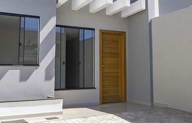 Imagem: A casa possui 2 Dormitórios, 1 Banheiro, 2 Vagas na garagem