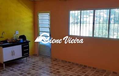 Imagem: A casa possui 3 Dormitórios, 2 Banheiros, 2 Vagas na garagem