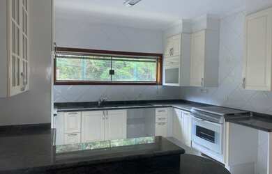 Imagem: A casa em condomínio possui 4 Dormitórios, 5 Banheiros, 4