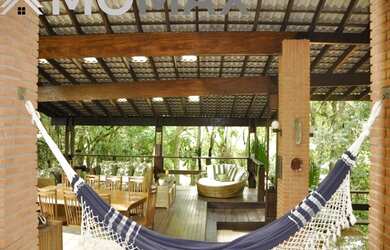 Imagem: A casa em condomínio possui 4 Dormitórios, 5 Banheiros, 5