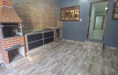 Imagem: A casa possui 2 Dormitórios, 1 Banheiro, 1 Vaga na garagem