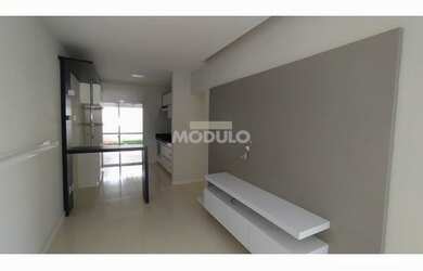 Imagem: A casa em condomínio possui 1 Dormitório, 2 Banheiros, 2 Vagas