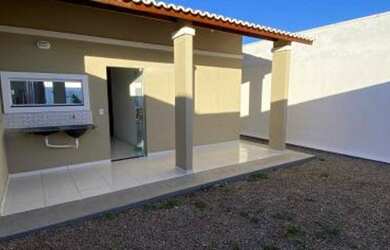 Imagem: A casa possui 2 Dormitórios, 1 Banheiro, 1 Vaga na garagem