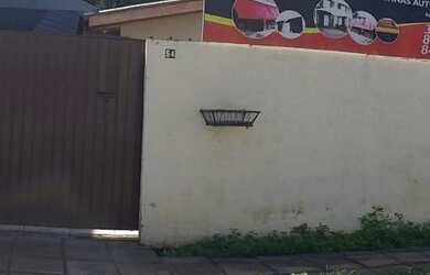 Imagem: A casa possui 2 Dormitórios, 1 Banheiro, 3 Vagas na garagem