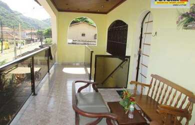 Imagem: A casa possui 3 Dormitórios, 5 Banheiros, 4 Vagas na garagem